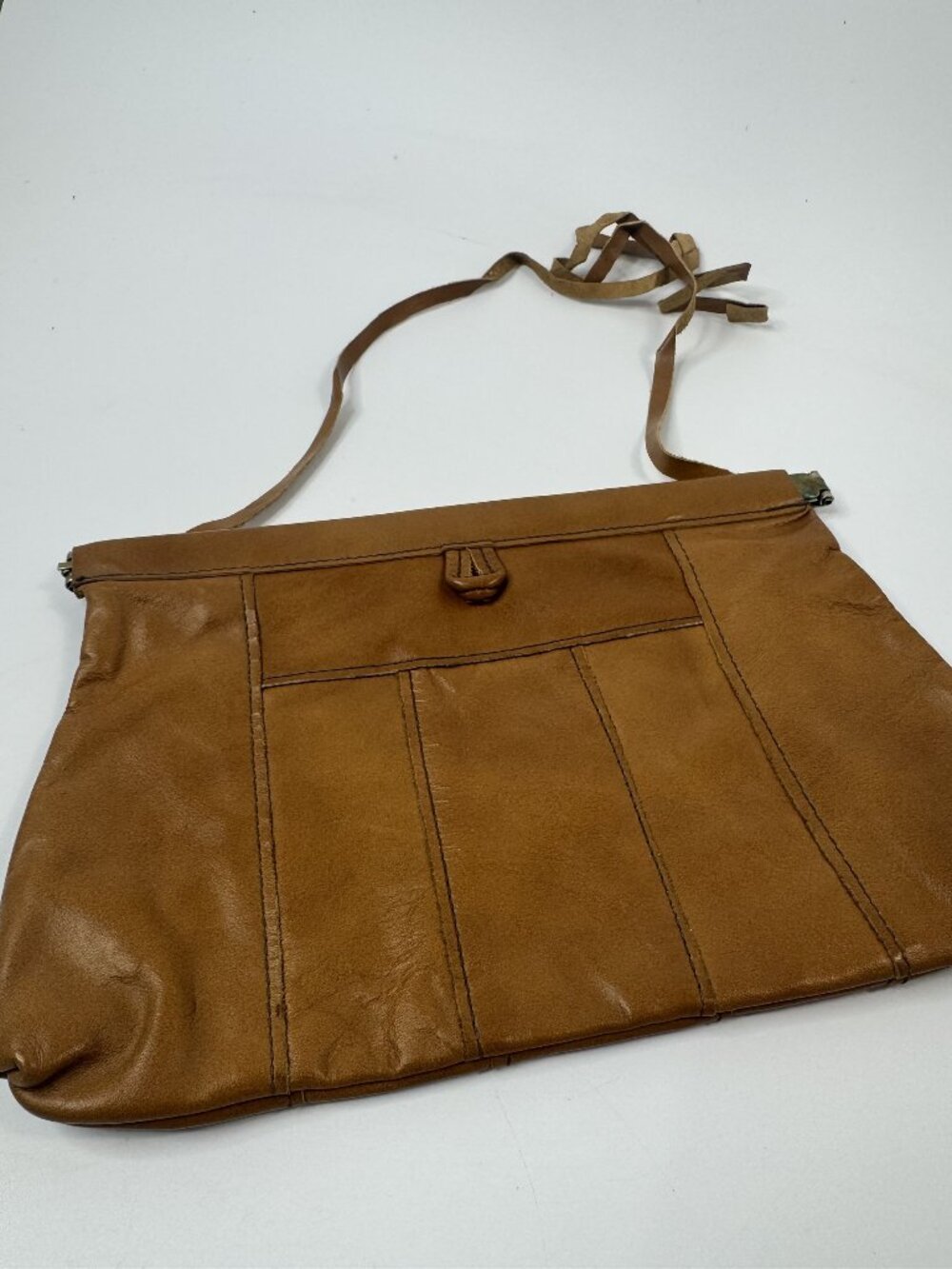Vintage Brown Leather Shoulder Bag With Stitch Detail & Flap Closure